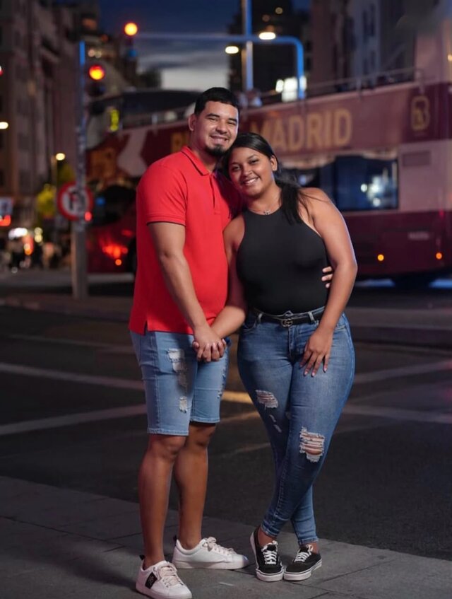 Clientes de Turisto Colombia en Madrid de noche