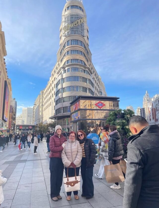 Clientas de Turisto Colombia en la Gran Vía de Madrid